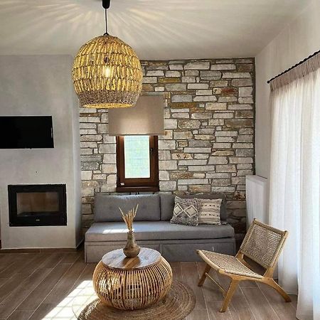 Peri Elxis Luxury Suites Mourésion 外观 照片
