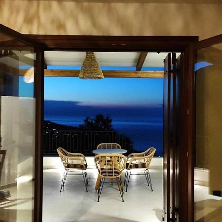 Peri Elxis Luxury Suites Mourésion 外观 照片