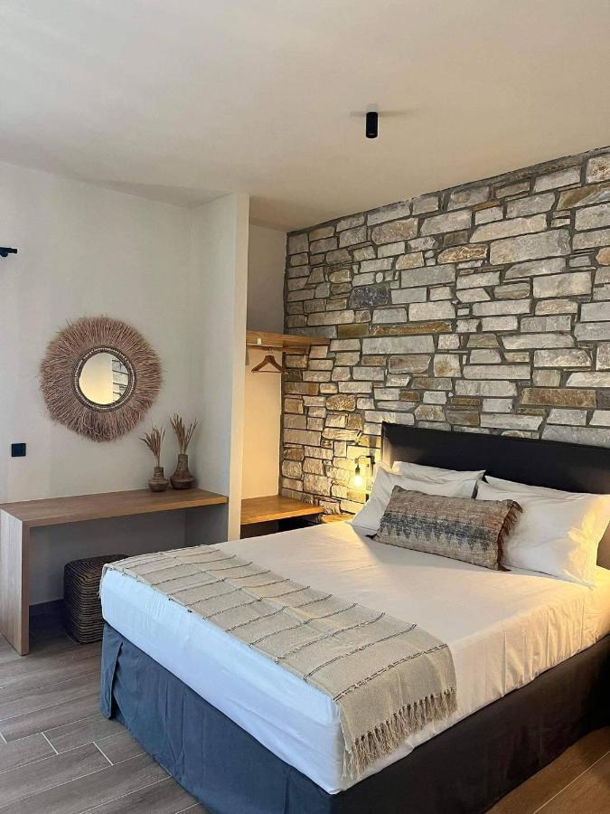 Peri Elxis Luxury Suites Mourésion 外观 照片