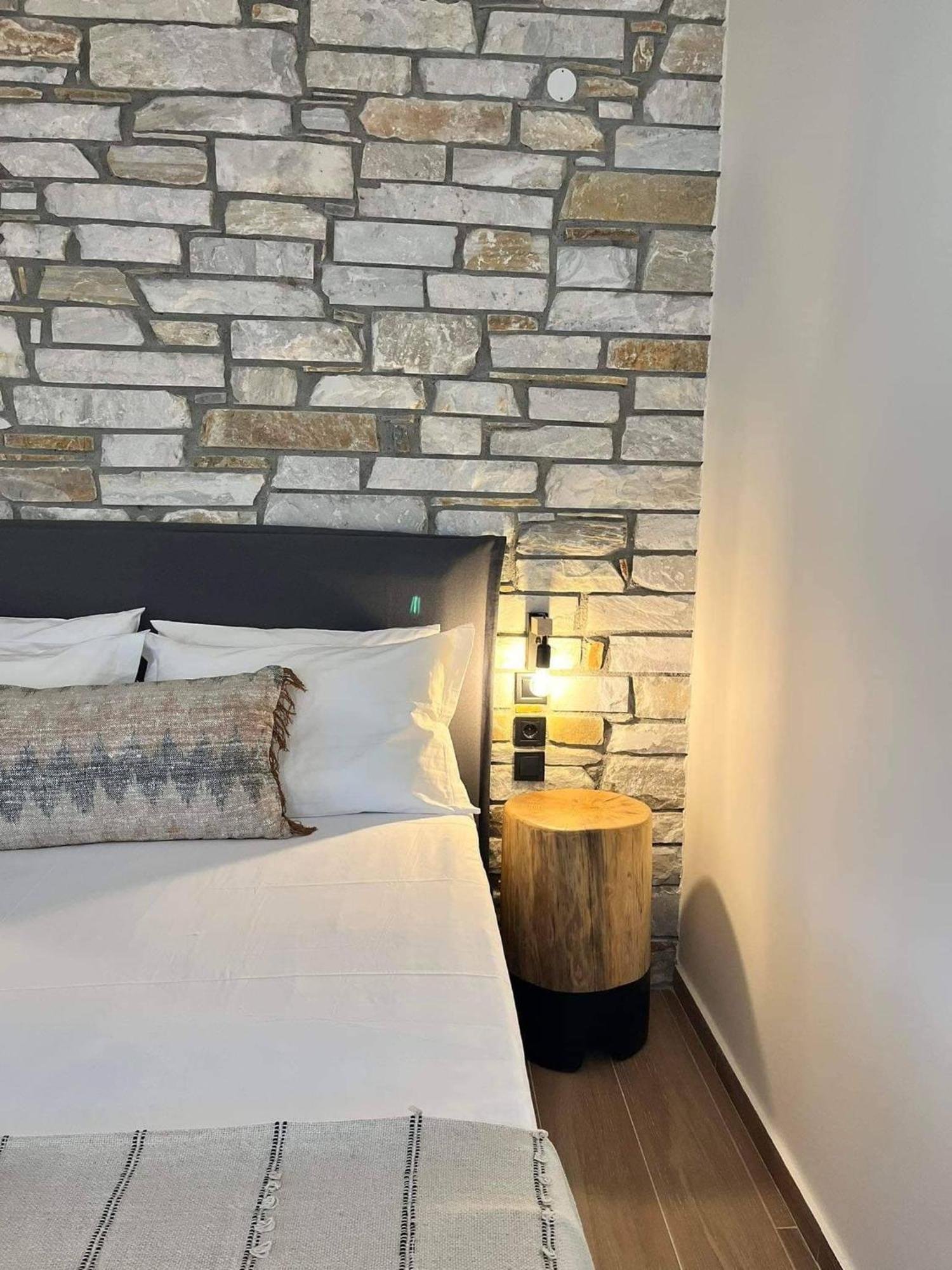 Peri Elxis Luxury Suites Mourésion 外观 照片
