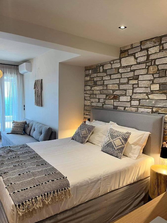 Peri Elxis Luxury Suites Mourésion 外观 照片