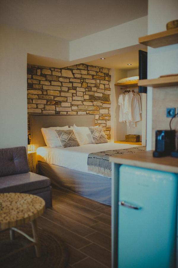 Peri Elxis Luxury Suites Mourésion 外观 照片