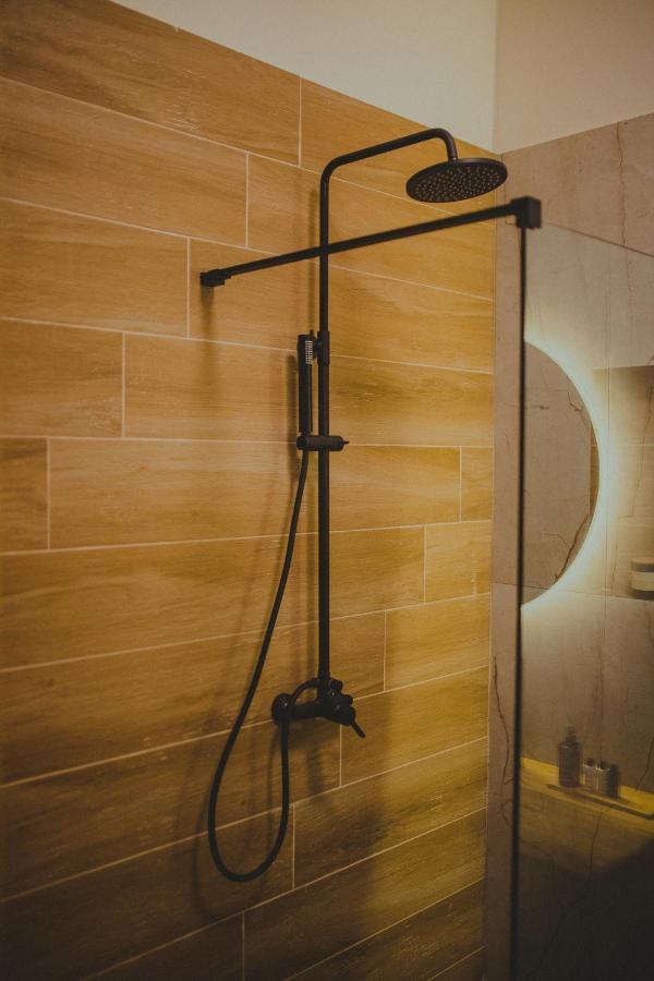 Peri Elxis Luxury Suites Mourésion 外观 照片