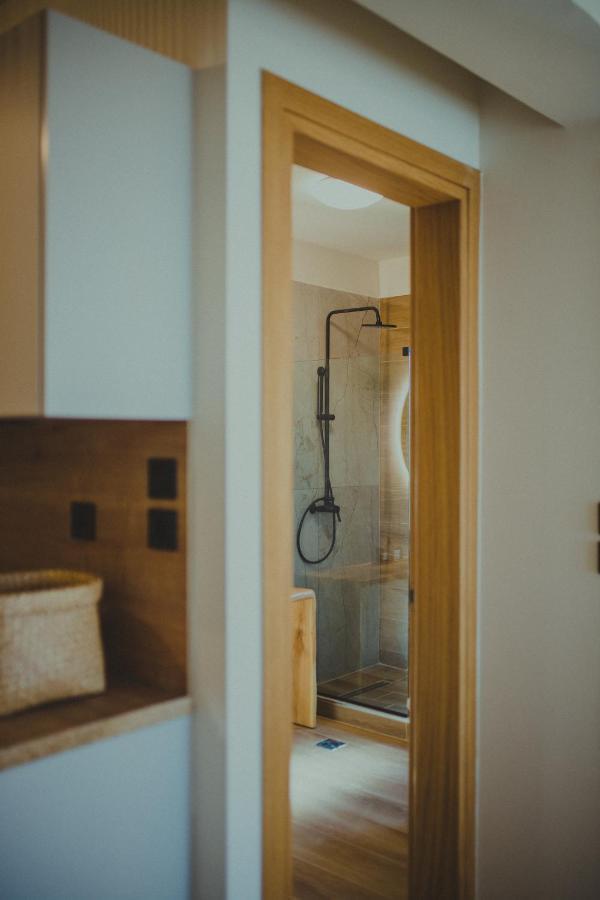 Peri Elxis Luxury Suites Mourésion 外观 照片