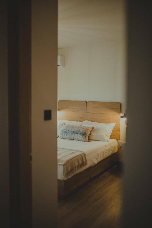 Peri Elxis Luxury Suites Mourésion 外观 照片