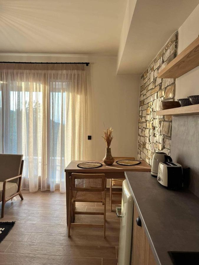 Peri Elxis Luxury Suites Mourésion 外观 照片