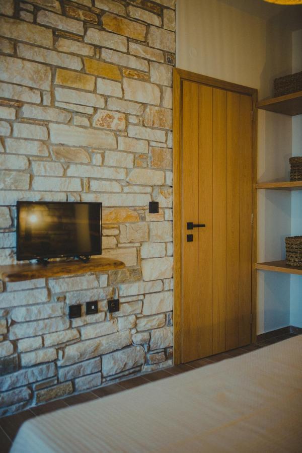 Peri Elxis Luxury Suites Mourésion 外观 照片