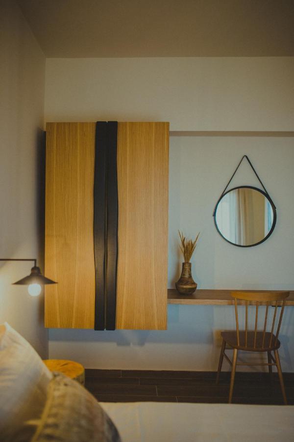 Peri Elxis Luxury Suites Mourésion 外观 照片