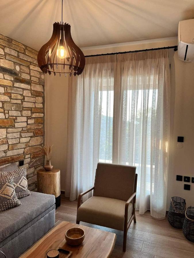 Peri Elxis Luxury Suites Mourésion 外观 照片