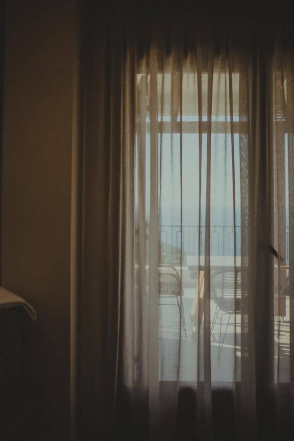 Peri Elxis Luxury Suites Mourésion 外观 照片