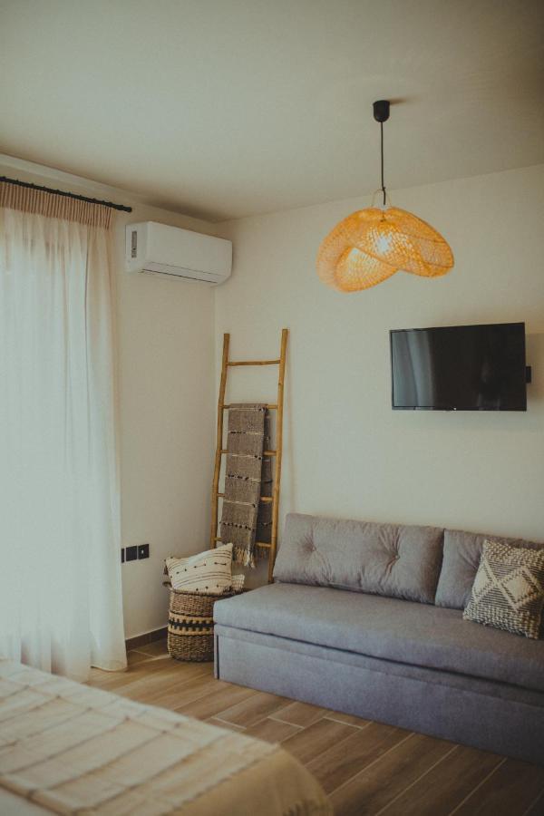 Peri Elxis Luxury Suites Mourésion 外观 照片
