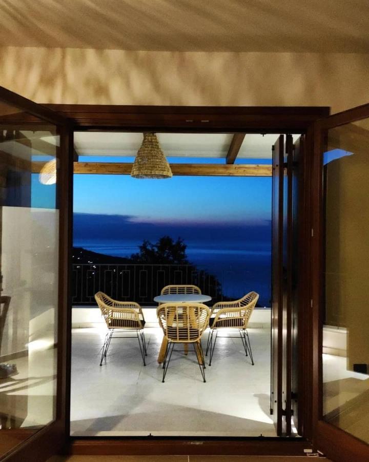 Peri Elxis Luxury Suites Mourésion 外观 照片